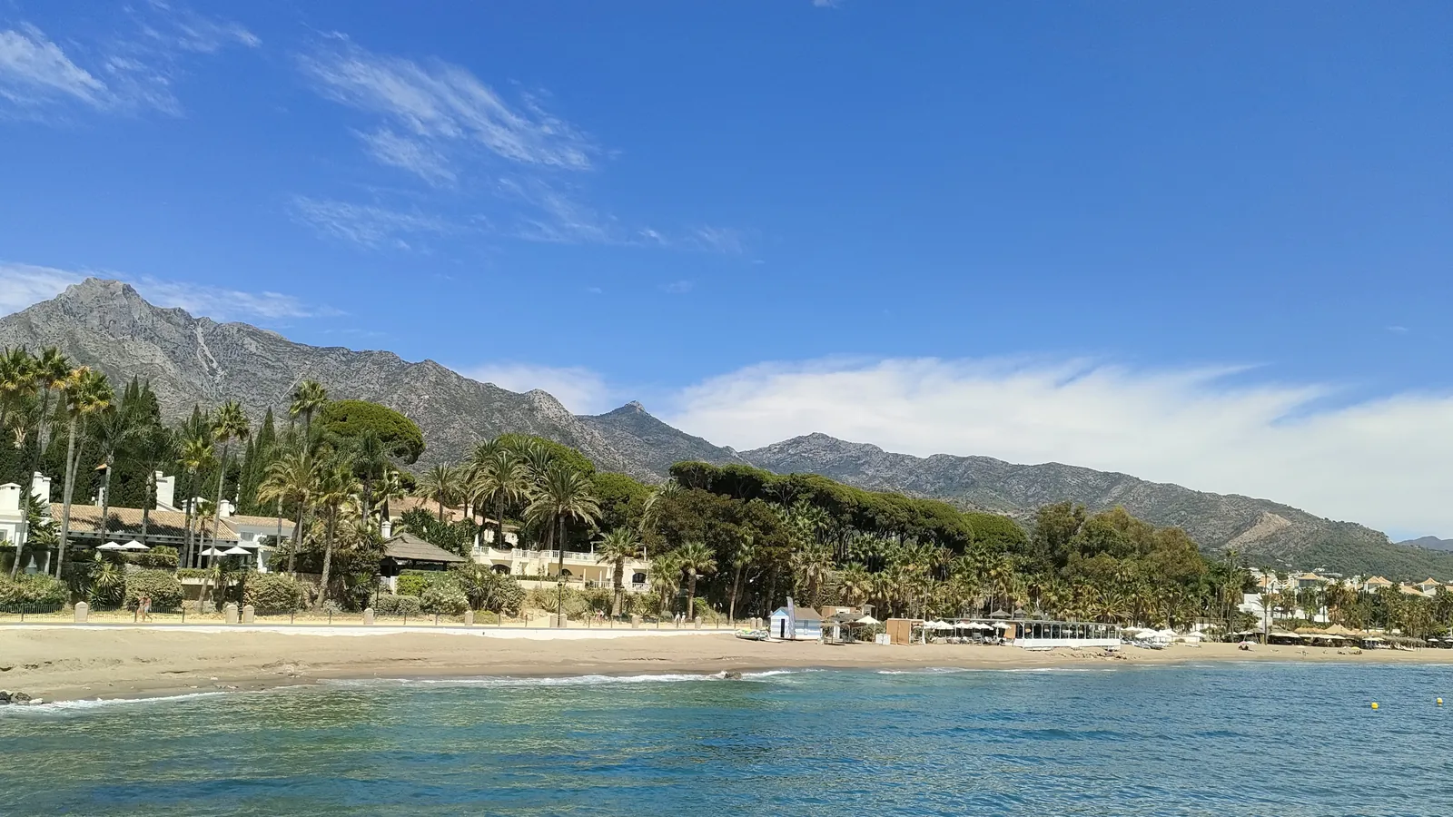 La plage de Marbella, avec La Concha derrière